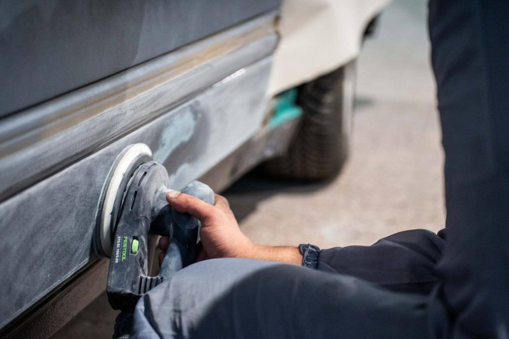 Șlefuirea elementului înainte de vopsire, vopsitorie auto Cluj