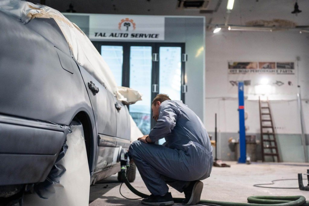Tinichigerie auto Cluj — constatare și evaluarea deformării unui element de caroserie la TAL Auto Service